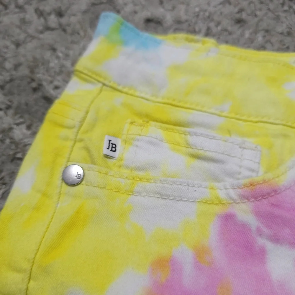 JUDY BLUE Nwot Swirl Multi Color Tie Dye Shorts, White, Frayed Hem, Stretch, XL - Picture 6 of 16